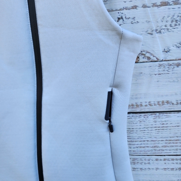 Nike women's Therma fit sphere vest size XS - Picture 6 of 12